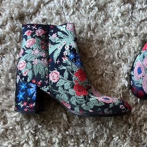 Indigo Rd. Floral Boots
